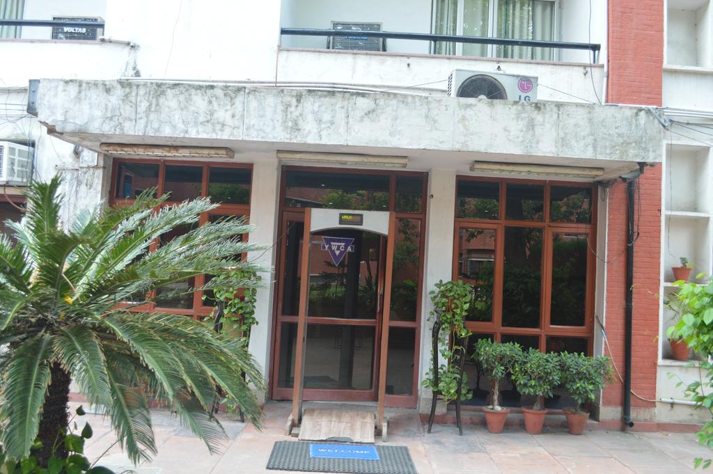 Blue Triangle Family Hostel New Delhi Exterior photo